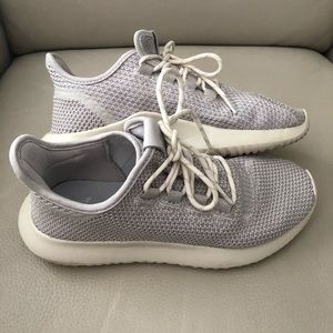 Adidas Tubular sneaker (youth 5.5)